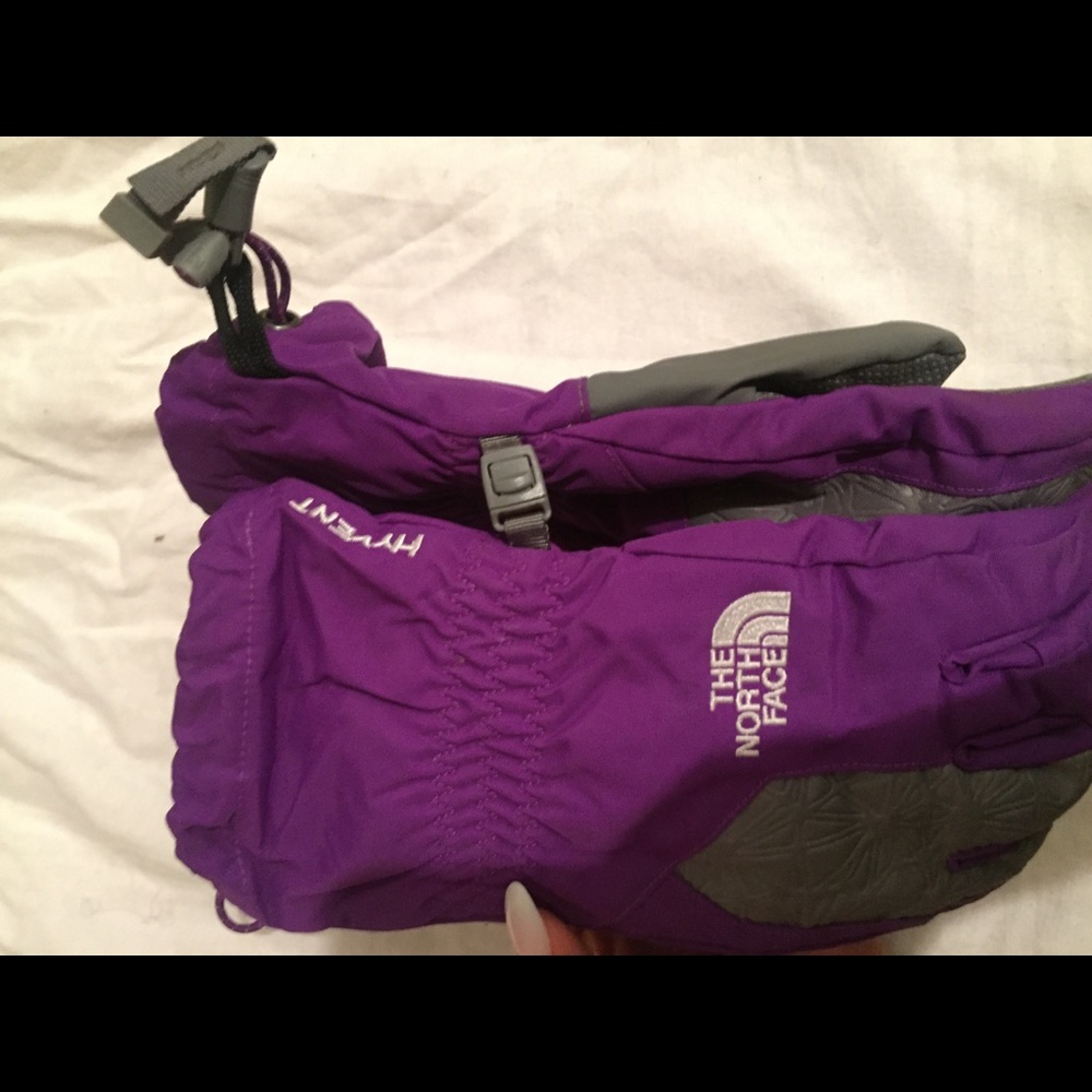 Girls North Face gloves